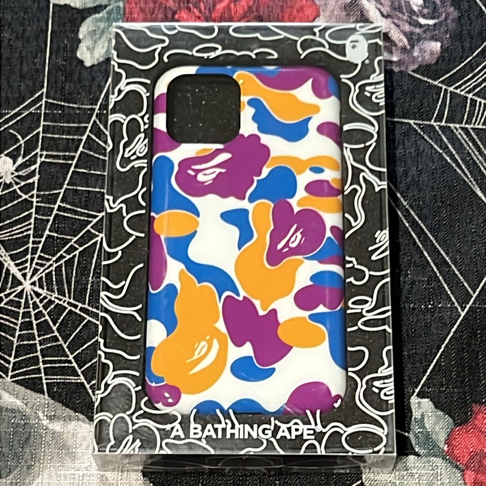 BAPE A BATHING APE LOS ANGELES STORE EXCLUSIVE IPHONE 11 PRO PURPLE CAMO CASE